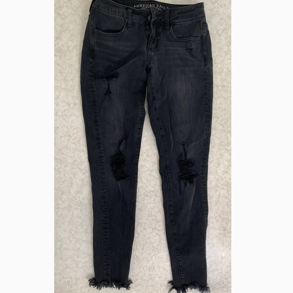Black American Eagle low rise ripped jeans size 2 - Picture 1 of 4